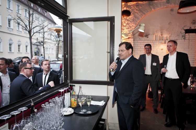 Ebenso ließ es sich Axel Berger (Car Garantie) nicht nehmen, ein paar persönliche Worte an die Teilnehmer zu richten. (Foto: Bausewein)