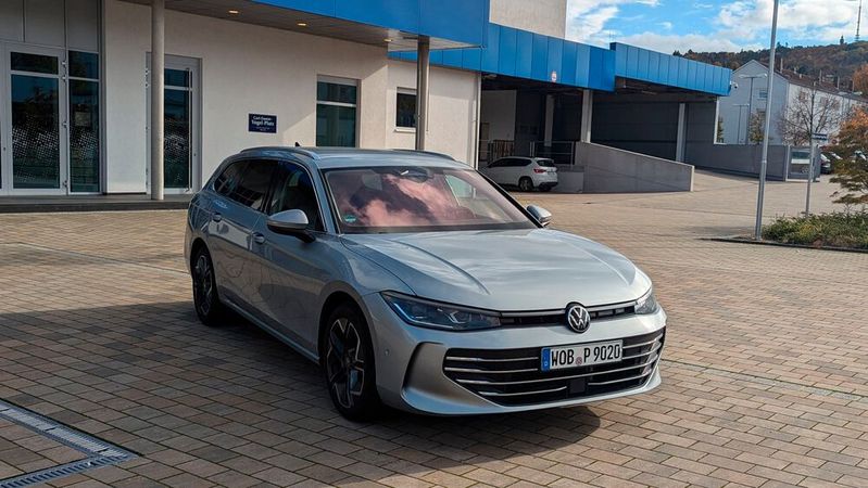 Spektakuläres Design gehört nicht zur Passat-DNA, aber harmonisch und elegant sieht die neue Generation schon aus.(Bild:  Mauritz – VCG)