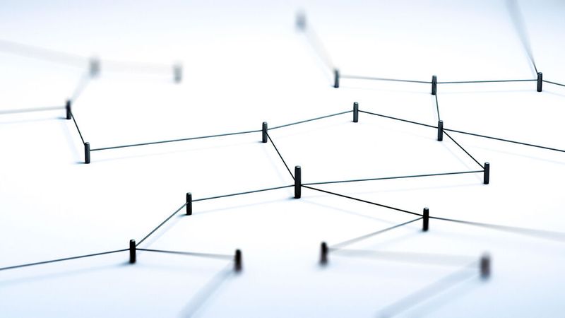 Um Prozesse oder Beziehungen in Systemen zu veranschaulichen, können Pfeile oder Verbindungslinien helfen. Für Vergleiche kann ein Koordinatensystem behilflich sein.  (Bild: 1xpert - stock.adobe.com)