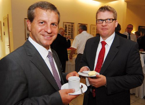 Verständigung über Marken hinweg: Thomas Peckruhn (li.), Vorsitzender Skoda-Händlerverband, und Stefan Ax, Geschäftsführer Mercedes-Benz Händlerverband. (Archiv: Vogel Business Media)