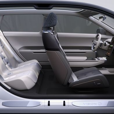 El interior del prototipo Skoda Vision O se ha diseñado específicamente teniendo en cuenta la economía circular. El reposacabezas, fabricado mediante impresión 3D con TPU, puede reciclarse directamente al final de su ciclo de vida. (Bild: Škoda)