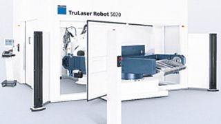 Die Trulaser Robot 5020 zeigt sich in Hannover mit zahlreichen Neuerungen, die den Einstieg in das Laserschweißen noch leichter machen und die Produktivität steigern sollen. (Bild: Trumpf)