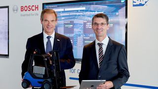 Bosch-Chef Dr. Volkmar Denner (links) und SAP-Vorstand Bernd Leukert (rechts) beim zweiten gemeinsamen Arbeitstreffen der Plattform Industrie 4.0 und des Industrial Internet Consortiums (IIC) in der SAP-Zentrale in Walldorf/St. Leon-Rot. (Ingo Cordes, Bosch)