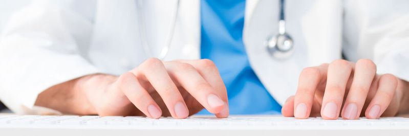 „In Zeiten des Fachkräftemangels können wir uns eine Verschwendung von Arbeitskraft, die dringend im OP und am Krankenbett gebraucht wird, nicht mehr leisten." (Helge Engelke, Verbandsdirektor der Niedersächsischen Krankenhausgesellschaft)(© carballo – stock.adobe.com)