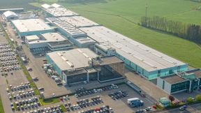 Produktionsstätte in Seitenstetten, Niederösterreich: Lisec ist eine global tätige Gruppe und bietet innovative Einzel- und Gesamtlösungen im Bereich der Flachglasverarbeitung und -veredelung. Für die Kalkulation der Bauteile und Baugruppen setzt Lisec auf Costing24 von Simus Systems.  (Bild: Lisec)