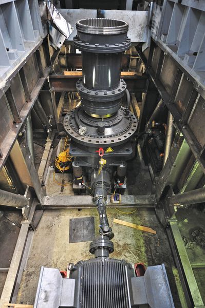 Selbst große Planetengetriebe, wie hier für die Ringwalzanlage, sind Teil des Angebotsspektrums „Integrated Drive Systems“ von Siemens. (Bild: Siempelkamp)