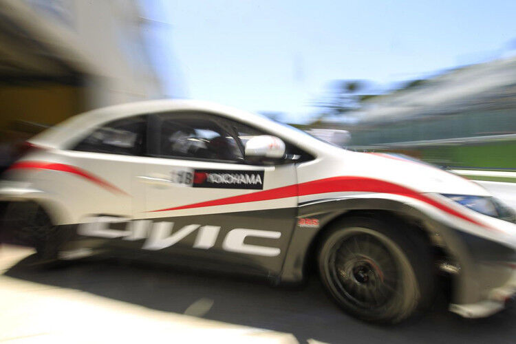 Roll-Out für den neuen Honda Civic WTCC 2012. (Foto: Honda)