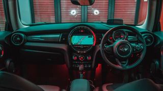 Mit der vermehrten Vernetzung innerhalb und zwischen Fahrzeugen gehen auch Sicherheitsrisiken einher, die es zu beachten gilt (Bild: gemeinfrei)