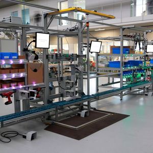 Lösungsanbieter Minitec konzipiert Montage- und Testlinien für One-Piece-Flow-Fertigung.