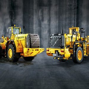 Für 11- bis 16-jährige Bastelprofis hat Lego Technic die Nachbildung eines Volvo L350 F Radladers im Repertoire.