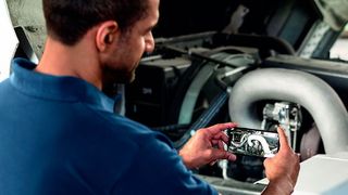 Alles aufgeräumt? Per Smartphone-App schaut die Bosch-Hotline künftig direkt in die Werkstatt. (Bosch)