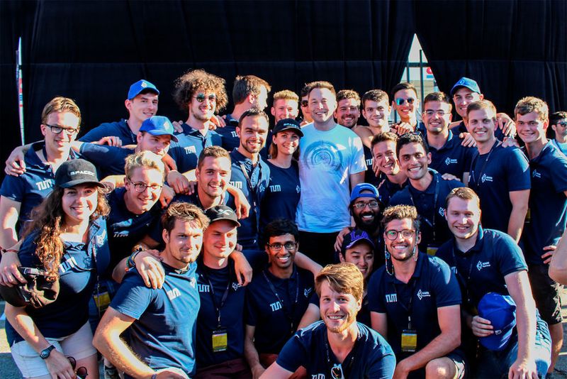 Das Gewinnerteam WARR. Die Abkürzung steht für die wissenschaftliche Arbeitsgemeinschaft für Raketentechnik und Raumfahrt der TU München.
 (WARR Hyperloop)