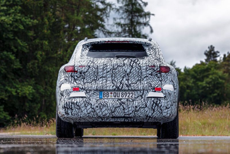 Hinter der Heckklappe soll der Elektro-GLC einen 560 Liter großen Kofferraum bieten. (Bild: Mercedes-Benz)