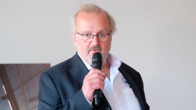 Obermeister Thomas Lundt von der Kfz-Innung Berlin hatte im Vorfeld der Bundestagswahl zu einer Podiumsdiskussion zur Berliner Verkehrspolitik eingeladen. (Bild:  Zietz/»kfz-betrieb«)