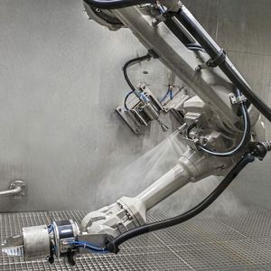 Mit Wasser als Prozessmedium lassen sich in geschlossenen Wasserkreisläufen ressourcenschonende und wirtschaftliche Reinigungslösungen realisieren. (Bild: BvL Oberflächentechnik GmbH )