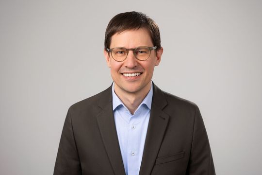 Johannes Schmid-Wiedersheim ist seit April neuer Geschäftsführer bei den VDMA-Fachverbänden Nahrungsmittelmaschinen und Verpackungsmaschinen sowie Verfahrenstechnische Maschinen und Apparate.(Bild:  VMDA)