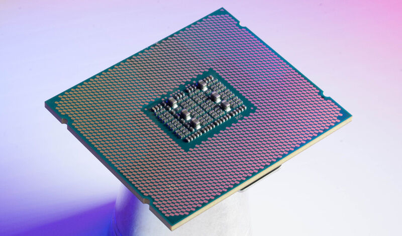 Abbildung 3: Im Vergleich zur Xeon-Vorgänger-Generation verdoppelt die neue Prozessor-Familie die durchschnittliche Leistung und vervierfacht die I/O-Bandbreite. (Bild: Intel/Nick Knupffer)