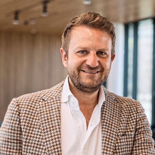 Maximilian Kraft, Geschäftsführer der Personalvermittlung pates: „Mitarbeiter in der chemischen Industrie arbeiten sehr gerne projektbasiert.“(Bild:  Anija Schlichenmaier)