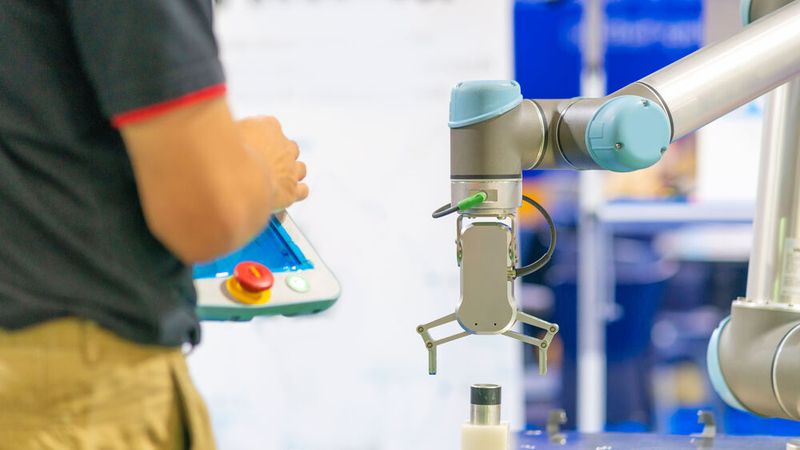 Der Cobot-Markt wächst bis 2028 weiter.(Bild:  Nay - stock.adobe.com)