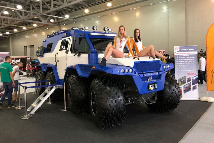 Der achträdrige Avtoros Shaman ist 6,40 Meter lang und satte 2,70 Meter hoch.  (Bild: sp-x)