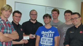 Kevin Hermanns (Dritter von links) und sein Team von der Technischen Universität Darmstadt  freuen sich über die Unterstützung von RS Components. (RS Components)