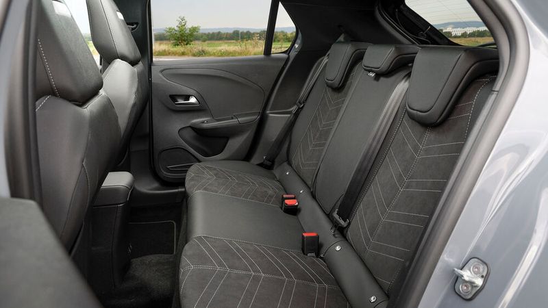 Das gleiche trifft auch auf den Fond zu. (Bild: Opel)