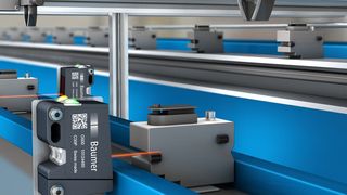 Der Lichttaster mit Hintergrundausblendung der Serie O500 von Baumer eignet sich besonders für die Objekterkennung und Positionierung in Handling- bzw. Montageautomaten. (Bild: Baumer)
