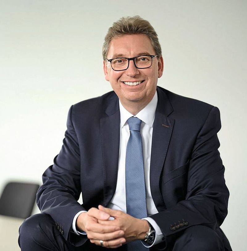 Ralf Lagerbauer, Geschäftsführer Vertrieb & Marketing bei Arnold Umformtechnik: „Die E-Mobility gilt quasi als Symbol für Wandel in der Branche.“ Ralf Lagerbauer, Geschäftsführer Vertrieb & Marketing bei Arnold Umformtechnik: „Die E-Mobility gilt quasi als Symbol für Wandel in der Branche.“
