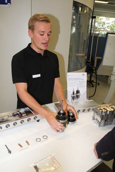 Im Anschluss an den Mapal Dialog am 16. und 17. Juni lud das Unternehmen zur Pressekonferenz, in der neben Fachvorträgen zu neuen Technologien und Verfahren eine Werkzeugvorführung zu bestaunen war. (Bild: Sonnenberg)