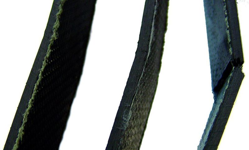 Bild 1: Gummierte Hochleistungsgewebe aus Aramid (a) oder Vectran (b) verbessern die Stabilität von Carbonfasern in Verbundstrukturen. Anders als bei einer reinen CFK-Probe (c) führt eine Schlagbelastung nicht zum Bruch. (Archiv: Vogel Business Media)