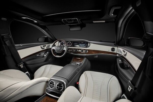 Mercedes-Benz auf der CES 2014: Im Rampenlicht steht neben der virtuellen C-Klasse u.a. die S-Klasse 