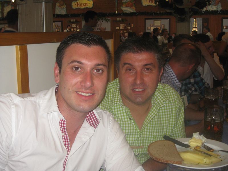 Julius Berger und Okan Reis (beide Fujitsu) gehen gestärkt in den Abend (IT-BUSINESS)