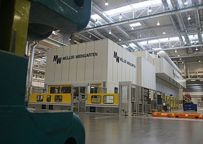 Weiter geht es für die Blechteile in der Großraumsauger-Transferpresse. (Archiv: Vogel Business Media)