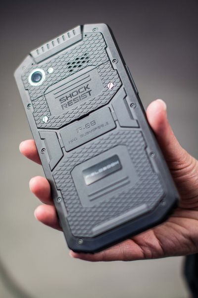 Das Fieldbook F1 kombiniert die wichtigsten Funktionen und Eigenschaften von Smartphones und Tablets. (Bild: Logic Instrument)