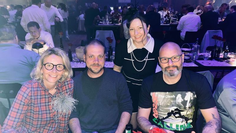 Nach einigen Jahren Pause ist Zyxel zurück an Bord bei Herweck. (v. l.) Stephanie Steen (IT-BUSINESS), Guido Stempel (Zyxel), Mihriban Dincel (IT-BUSINESS), Markus Sauren (Zyxel) (Bild: Vogel IT-Medien GmbH)