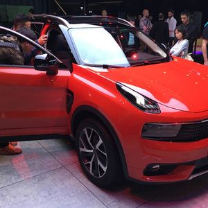 Lynk & Co ist eine neue Automarke des Geely-Konzerns. Erstes Modell ist das auf der Shanghai Auto Show gezeigte Kompakt-SUV 01.