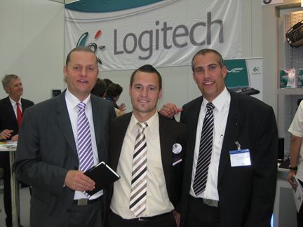 Schnee von Logitech (li.) mit Michael Hamory von Ingram Micro und Carsten Blättel von Logitech (Archiv: Vogel Business Media)