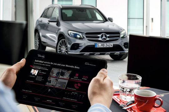 Fahrzeuginfos und -funktionen, persönliche Fahrdaten und der Kontakt zum Werkstattservice: All dies ist in die Telematikplattform Mercedes Me integriert.(Bild:  Daimler AG)