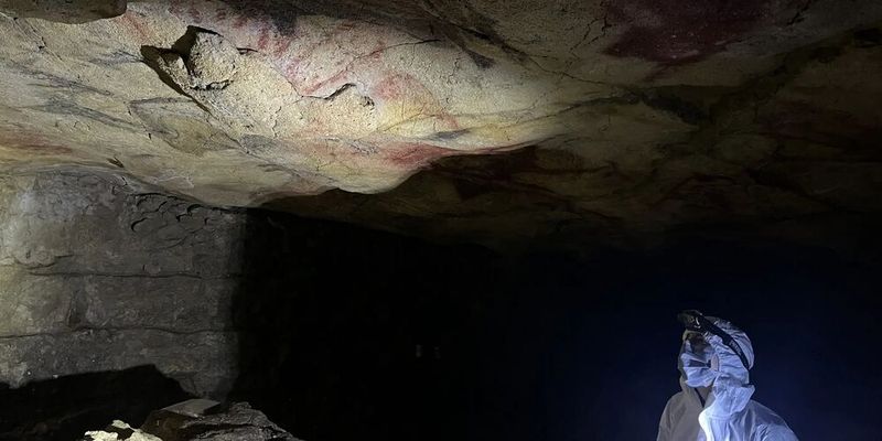 Die vielfarbige Höhlendecke von Altamira, von der Pigmentproben analysiert wurden.(Bild:  © Matthias Meyer)