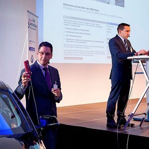 Perfekte Kommunikation: Neofitos Arathymos und Dirk Marichal auf der Bühne des Vogel Convention Centers.