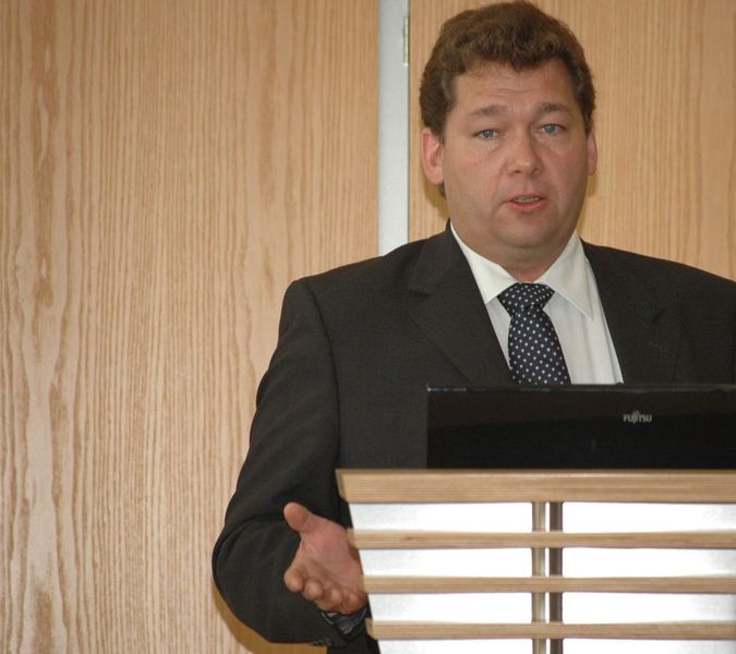 Bernd Enser, Baumüller: „Interaktion und Kooperation in räumlicher und zeitlicher Nähe ermöglichen ergonomische Arbeitsplätze für Menschen in der Zusammenarbeit mit Robotern.“ (Archiv: Vogel Business Media)