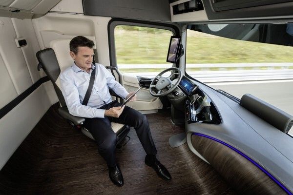 Der Mercedes-Benz Future Truck 2025: Weltpremiere der spektakulären Studie des Lkw von morgen – autonome Fahrt in eine faszinierende Zukunft (Bild: Mercedes-Benz)