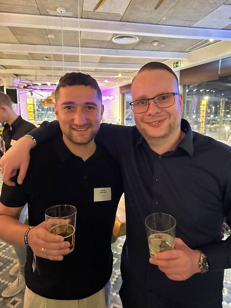 Vertrauen is the key - Nicolas Schreiber (Samsung) und Robin Gillhaus (ITZ) arbeiten sehr gerne zusammen. (Bild: Vogel IT-Medien GmbH)