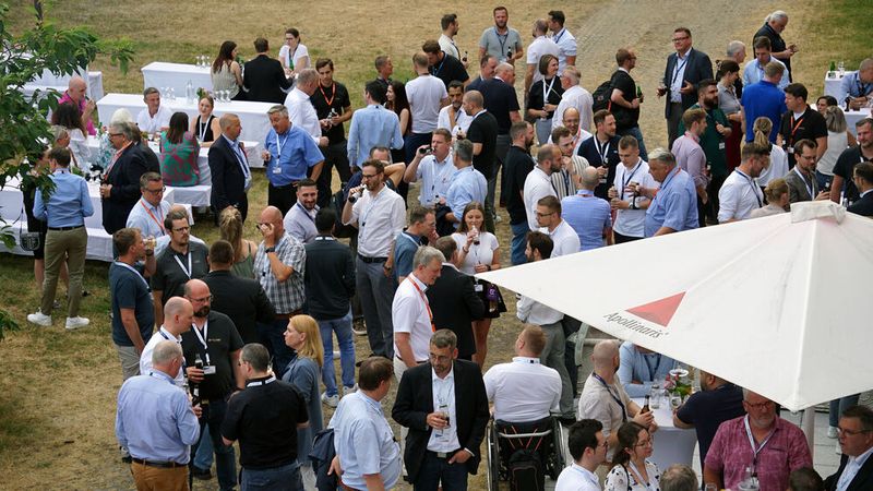 Die Anwesenden ließen den Abend gemütlich ausklingen.  (Bild: Westcon-Comstor)