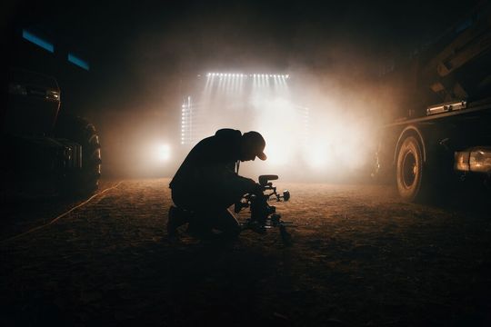Videos können in allen Phasen des Verkaufsprozesses eine Schlüsselrolle spielen. So kann Videokonferenz-Software als Ersatz für persönliche Meetings dienen. Videos können in allen Phasen des Verkaufsprozesses eine Schlüsselrolle spielen. So kann Videokonferenz-Software als Ersatz für persönliche Meetings dienen.