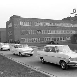 Kadett-Karawane: Mit dem Modell A lief ab 1962 im Opel-Werk Bochum der erste Nachkriegs-Kadett vom Band.(Foto:  Opel)