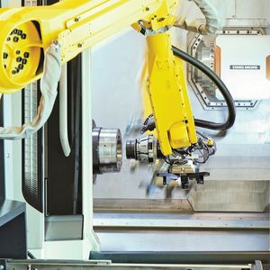 Trend zur Automation: Der zeitaufwendige Spannkopf- und Anschlagwechsel lässt sich mit dem Roboter automatisieren.