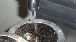 Bild 1: Auch beim Zerspanen von Titan, Zirkonium und Chrom-Kobalt hat der ISO-20-ERM-Werkzeughalter das Werkzeug sicher im Griff. Bild: Rego-Fix (Archiv: Vogel Business Media)