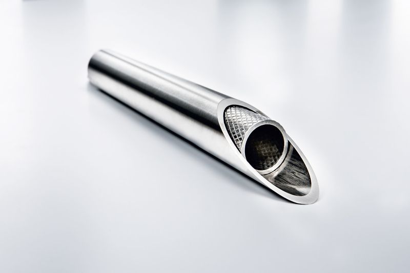 Ein Gewa-Safe-Edelstahlsicherheitsrohr vor der Aufweitung und... (Bild: Wieland Thermal Solutions)