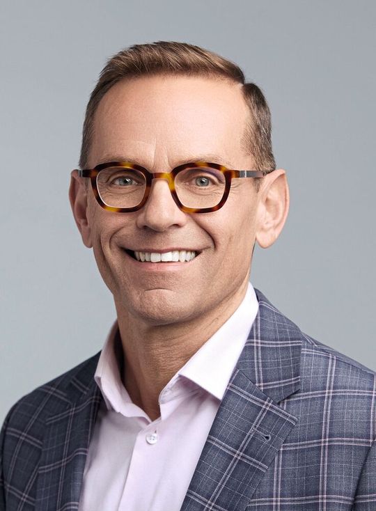 Dr. Andreas Reiter: «Ich freue mich sehr ab dem 1. Juli 2026 die Geschäftsführung von ‹RhySearch› zu übernehmen. In meiner vorherigen Tätigkeit durfte ich internationale Teams führen, mit denen ich gemeinsam erfolgreiche Markt- und Produktstrategien entwickelt und erfolgreich umgesetzt habe. Diese Erfahrungen werden mir erlauben, gemeinsam mit dem bewährten Team und in Kooperation mit unseren Wirtschaftspartnern klare Prioritäten für die Innovationspipeline zu setzen und somit massgebend den weiteren Erfolg von ‹RhySearch› mitzugestalten. Ich freue mich auf die Zusammenarbeit und den offenen Austausch.»(Bild:  Dr. Andreas Reiter)